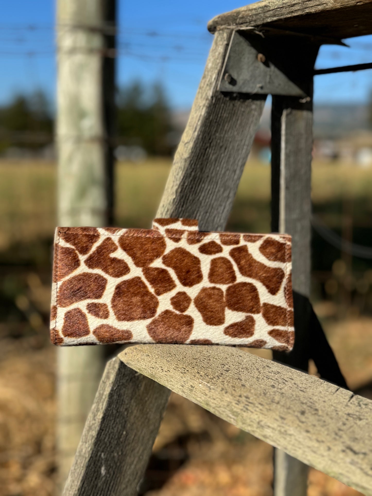 Women's Bifold Wallet - Giraffe print