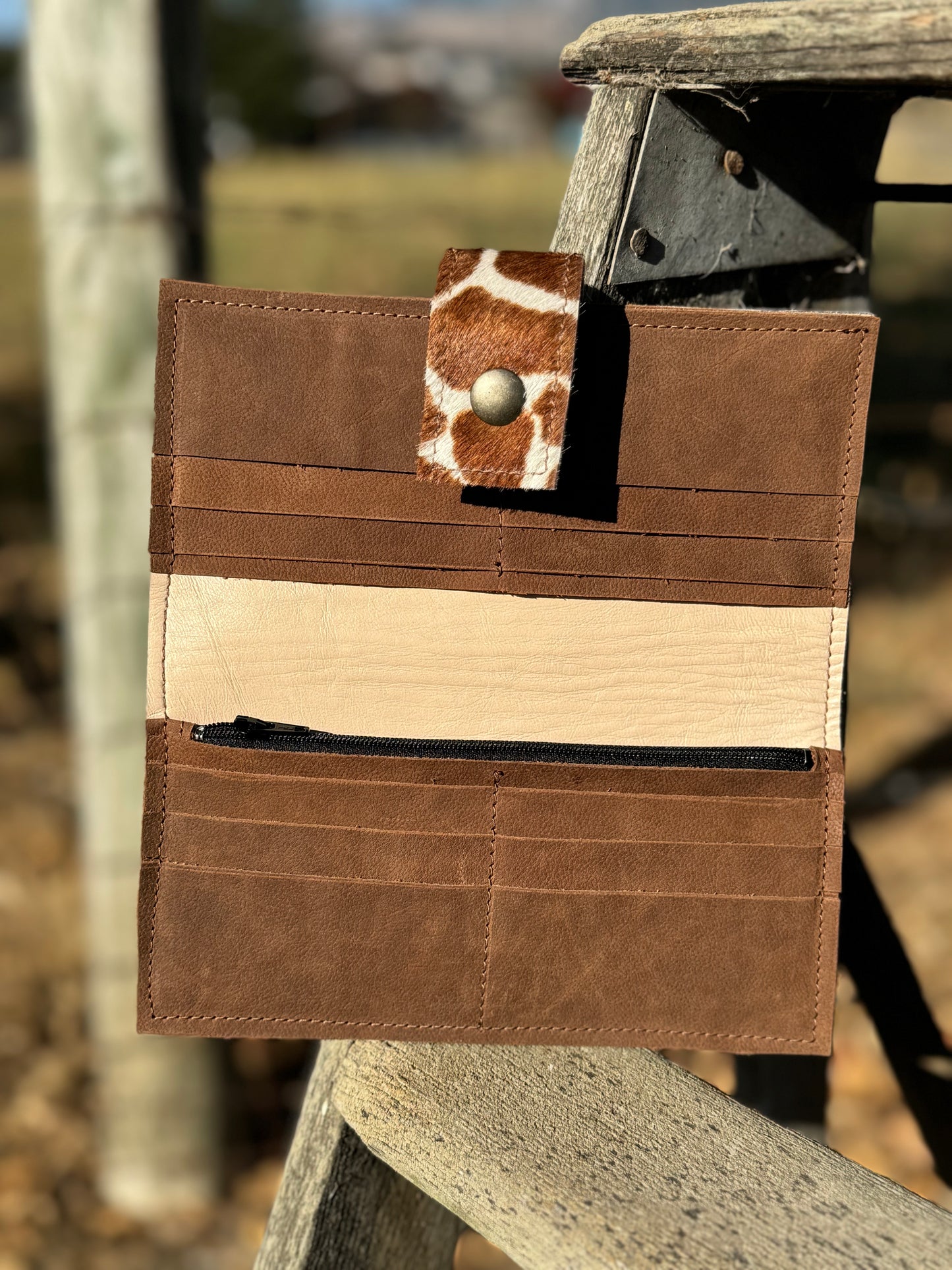 Women's Bifold Wallet - Giraffe print