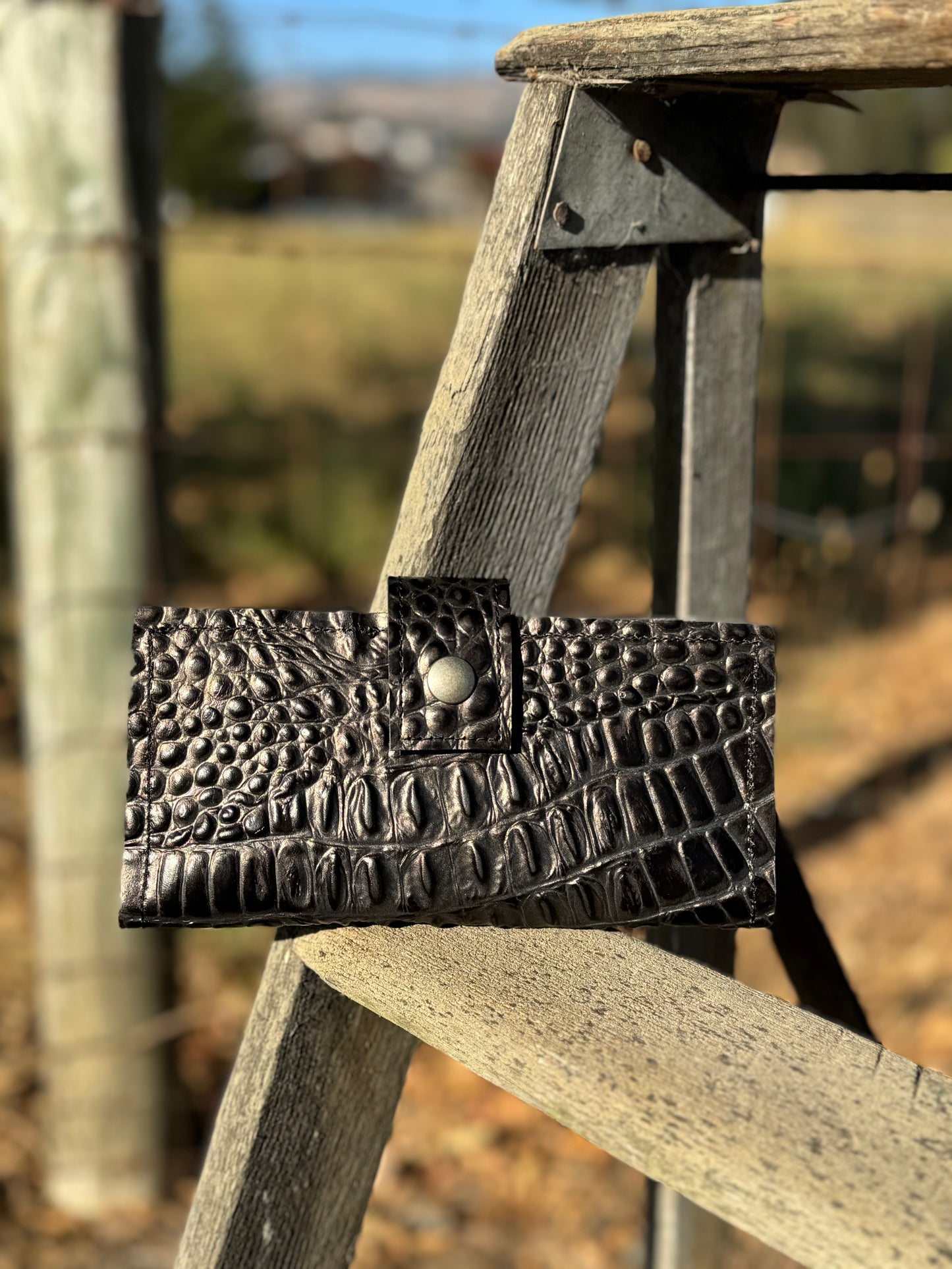 Women's Bifold Wallet - Black Embossed Gator