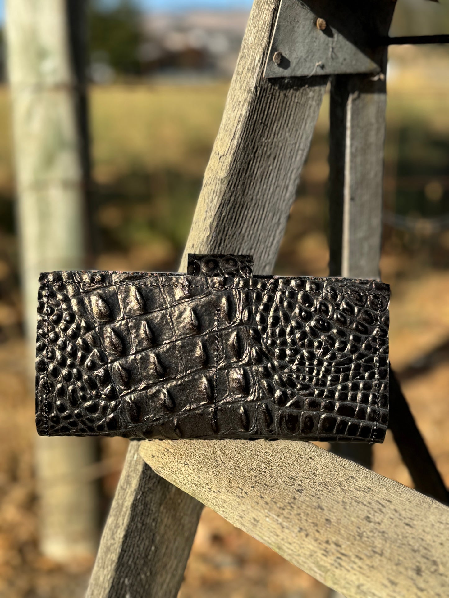 Women's Bifold Wallet - Black Embossed Gator